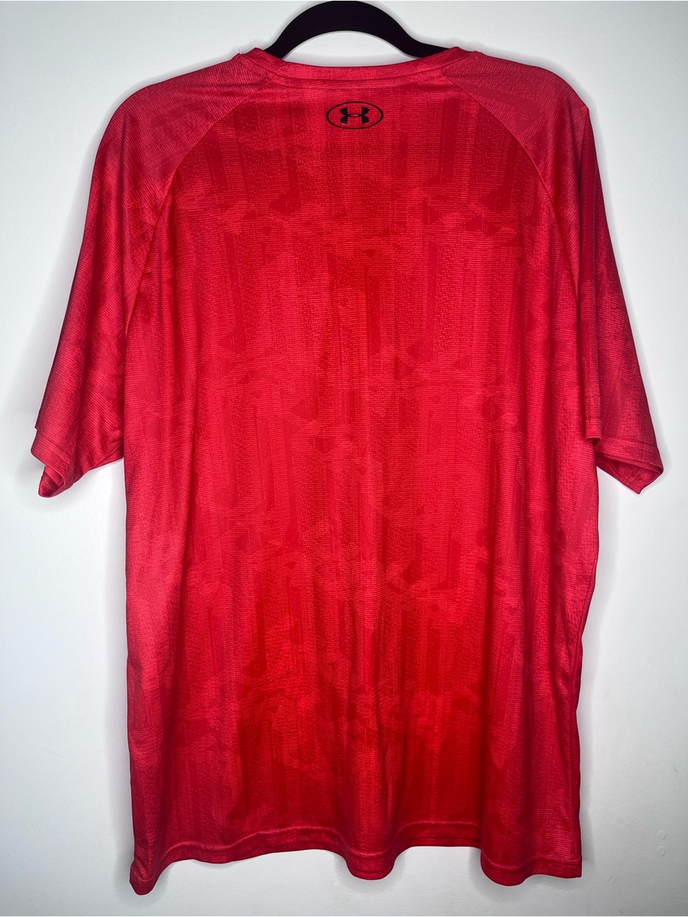 Under Armour Red Short-Sleeve Performance Tee with Black Logo - Picture 2 of 3